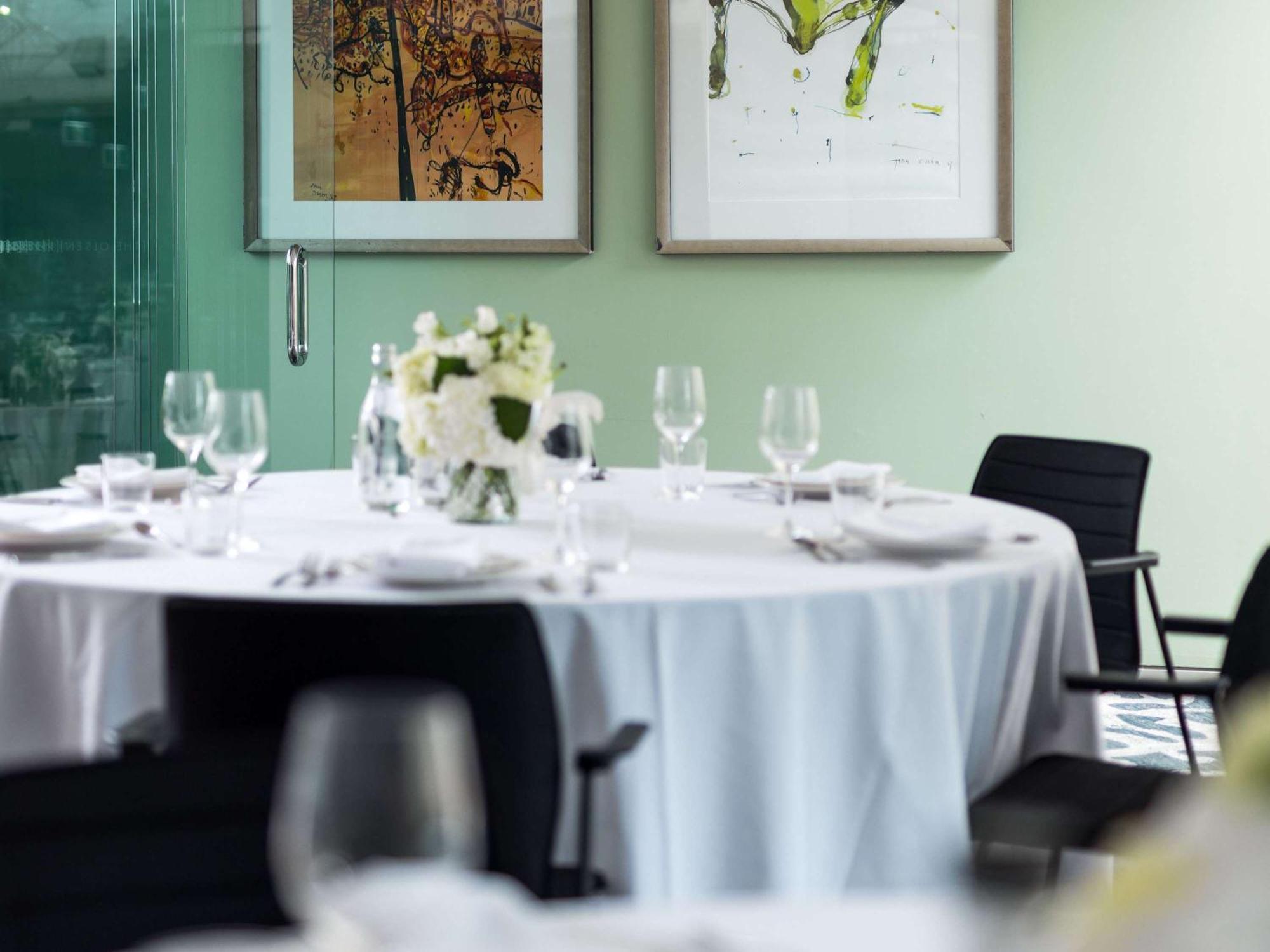 The Olsen Melbourne Art Series Esterno foto The dining room at the 2012 Olympic Village