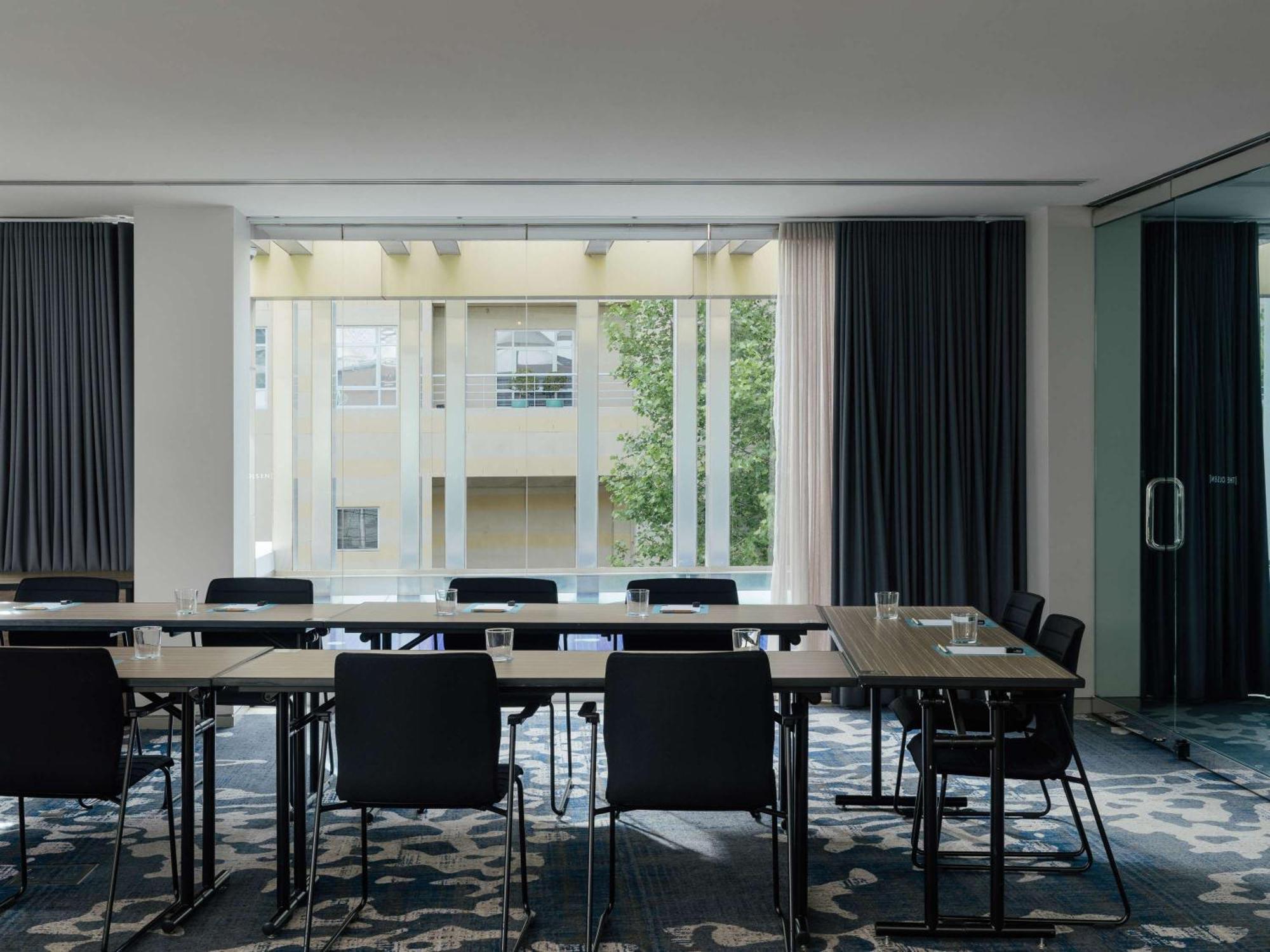 The Olsen Melbourne Art Series Esterno foto Meeting room