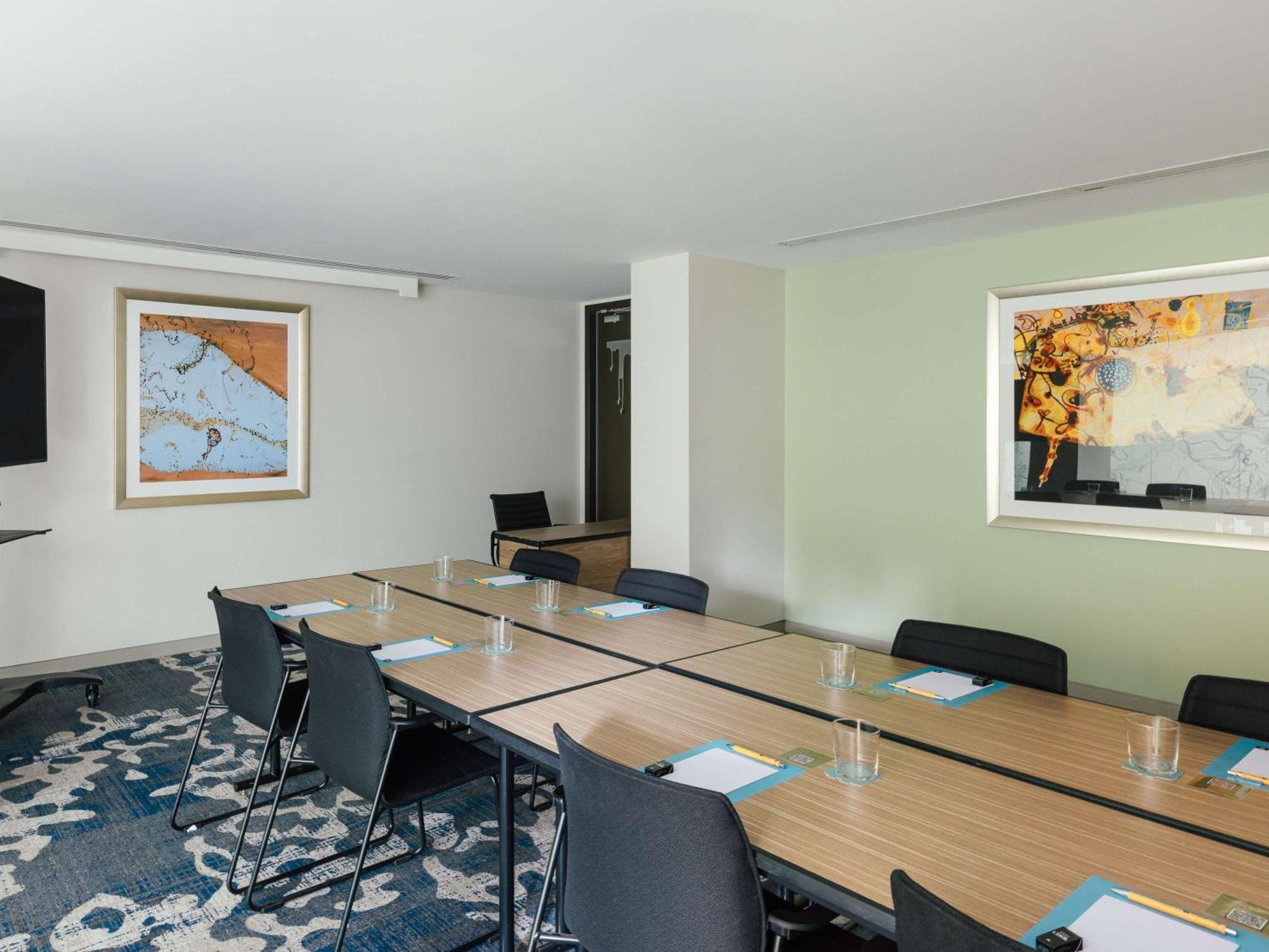 The Olsen Melbourne Art Series Esterno foto Meeting room