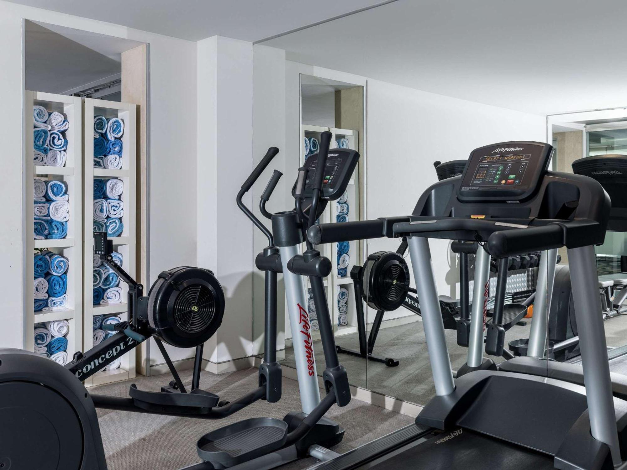 The Olsen Melbourne Art Series Esterno foto A gym