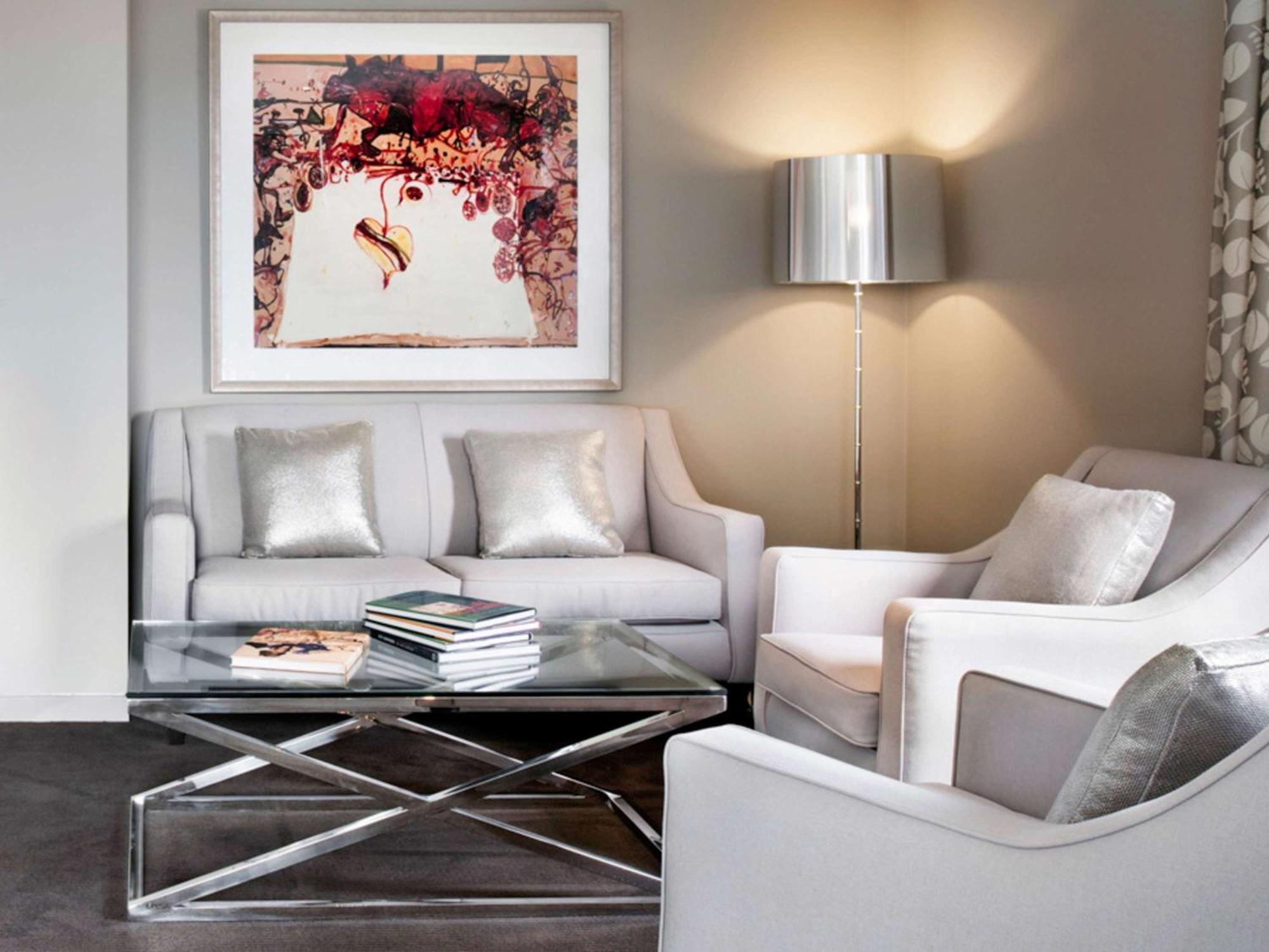 The Olsen Melbourne Art Series Esterno foto A living room with a floor lamp