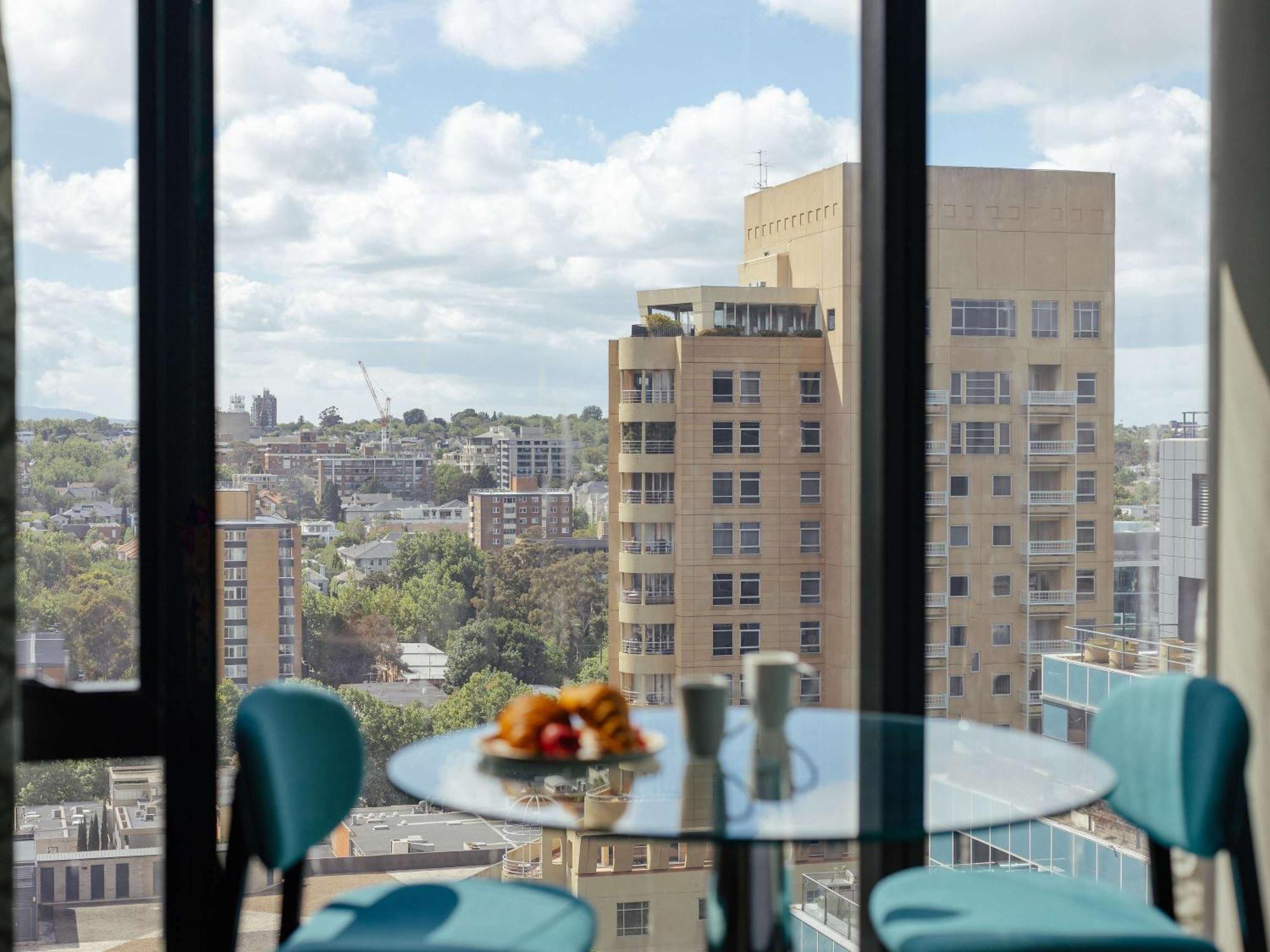 The Olsen Melbourne Art Series Esterno foto View from a serviced apartment in London