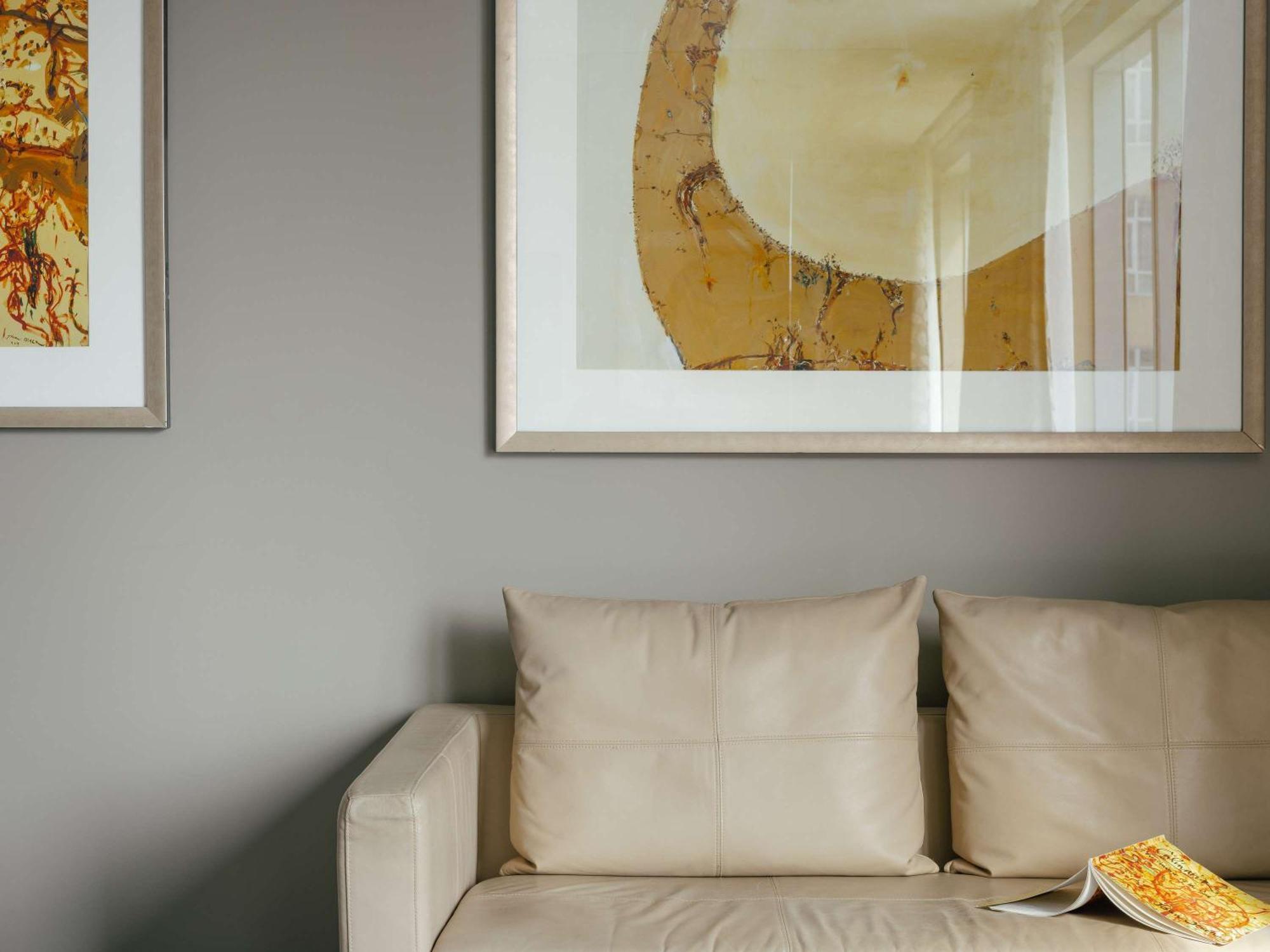 The Olsen Melbourne Art Series Esterno foto A room with a sofa