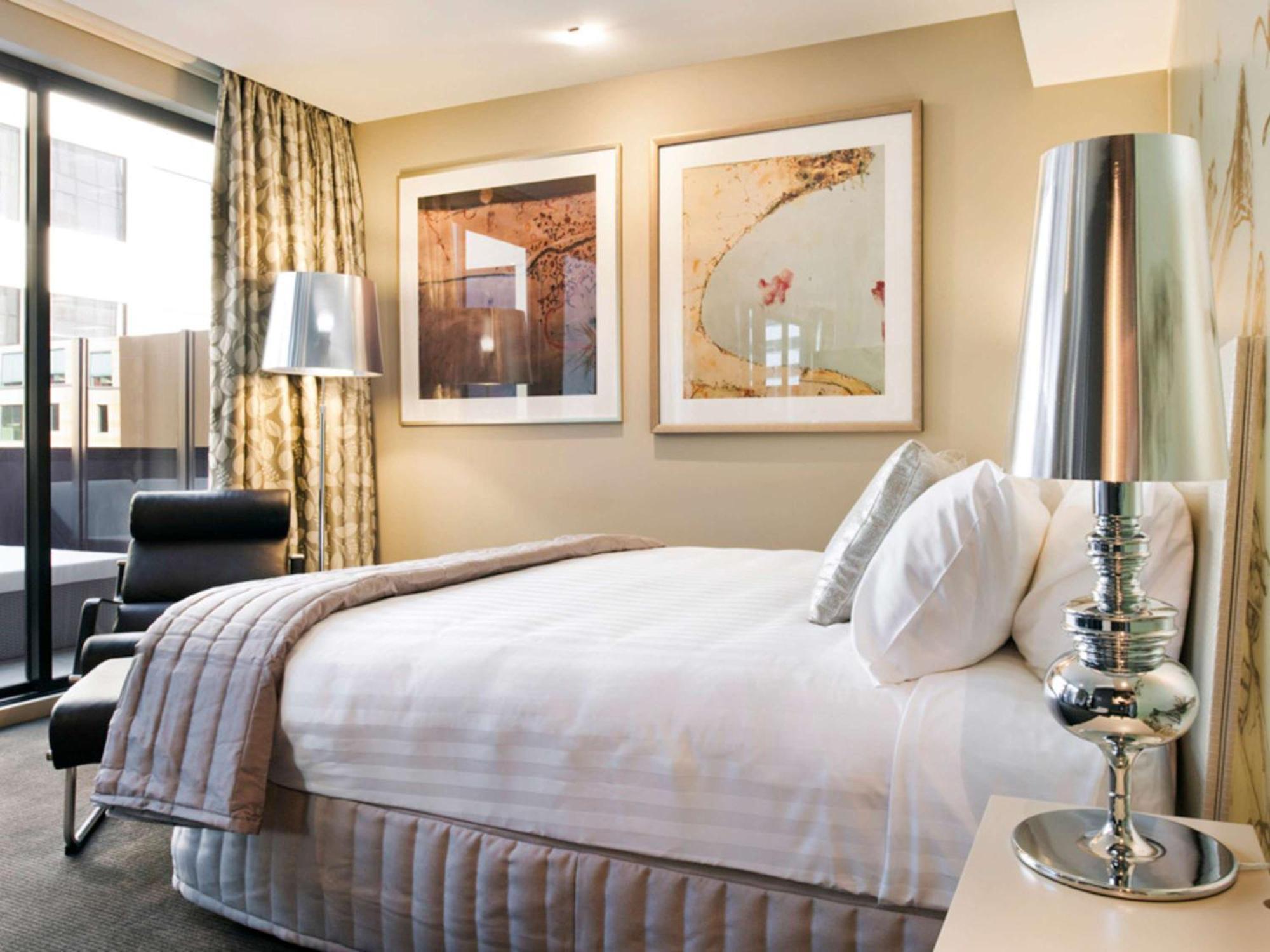 The Olsen Melbourne Art Series Esterno foto A bedroom at the hotel